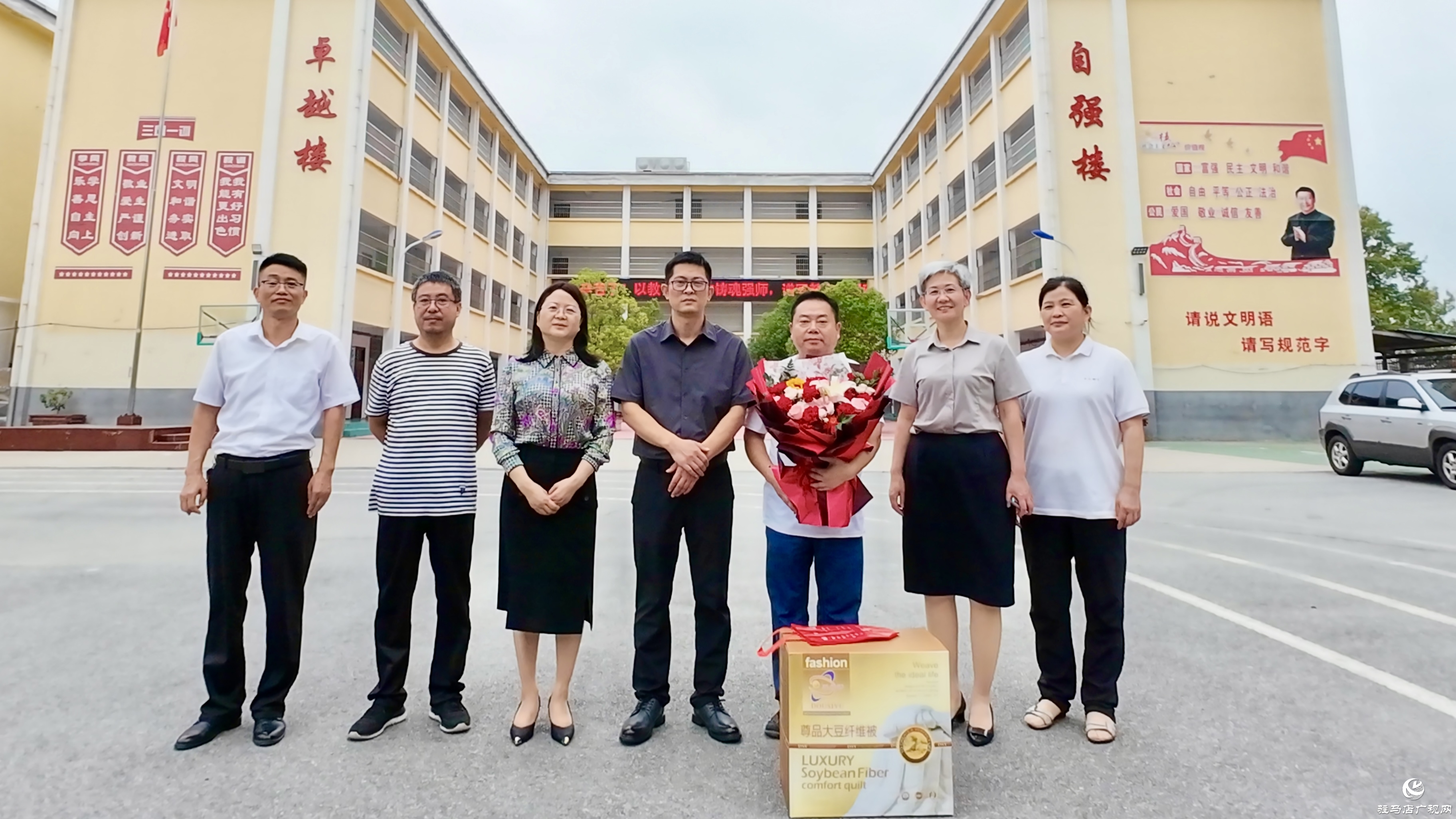 致敬“熱血園丁”!正陽縣教師節(jié)慰問無償獻血教育工作者