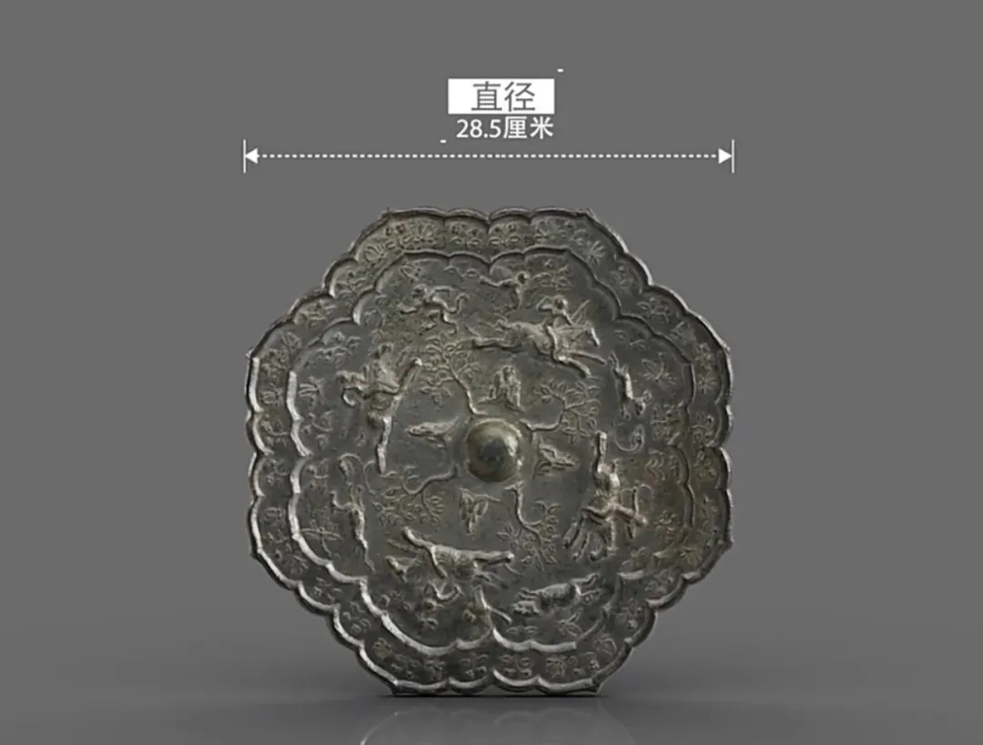 文博日歷丨唐代銅鏡上的“三人行，必有我?guī)煛? /></p>
<p style=