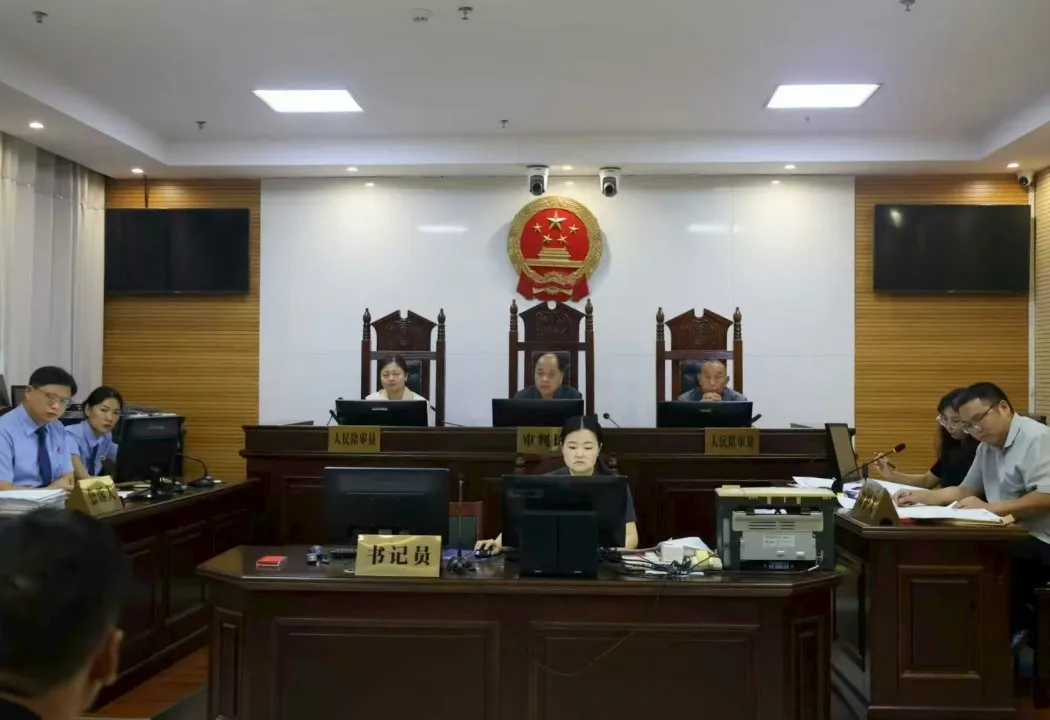 遂平縣檢察院組織庭審觀摩評(píng)議活動(dòng)