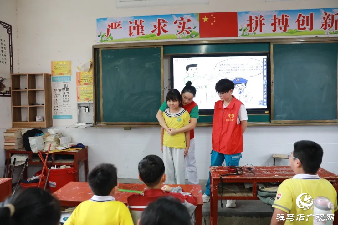 正陽(yáng)縣人民醫(yī)院組織開(kāi)展世界急救日宣傳活動(dòng)