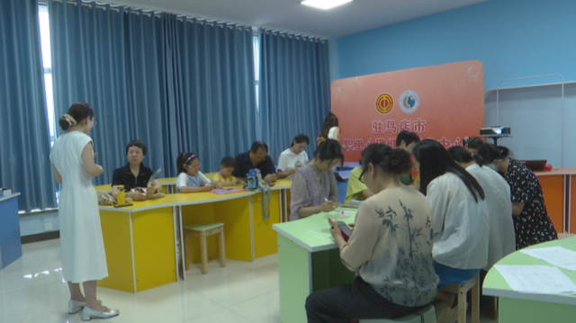 駐馬店市職工心理健康服務(wù)中心舉行“繪畫(huà)+冥想”心理療愈活動(dòng)