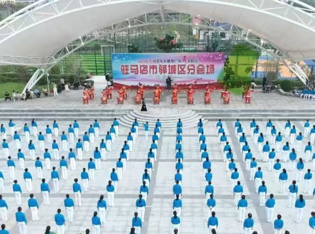 全國老年人健身廣場舞大聯(lián)動駐馬店市驛城區(qū)分會場活動啟動