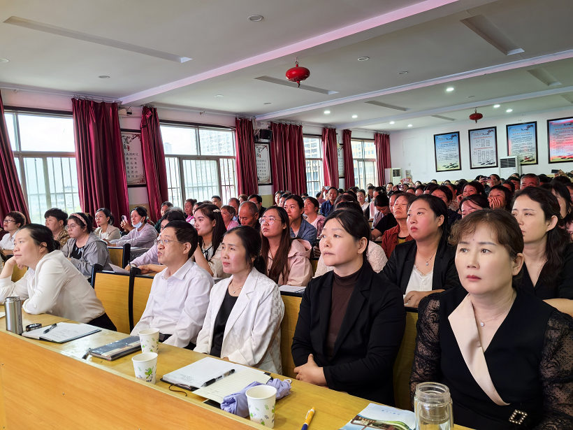 您好，一年級！家長，家長，預備起！——駐馬店市第十一小學舉行一年級新生家長講座