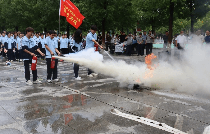防災減災，消防演練在行動 ——駐馬店職業(yè)技術學院保衛(wèi)處舉辦2025級新生消防安全培訓