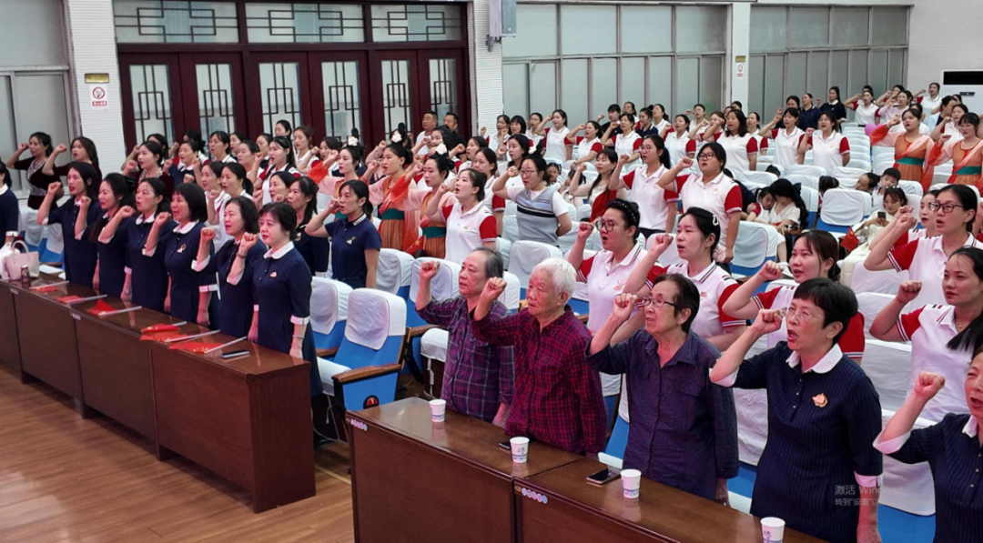 駐馬店市實(shí)驗(yàn)幼兒園開展2025年教師節(jié)暨建園六十周年表彰大會