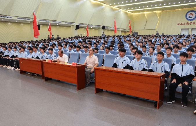防災減災，消防演練在行動 ——駐馬店職業(yè)技術學院保衛(wèi)處舉辦2025級新生消防安全培訓