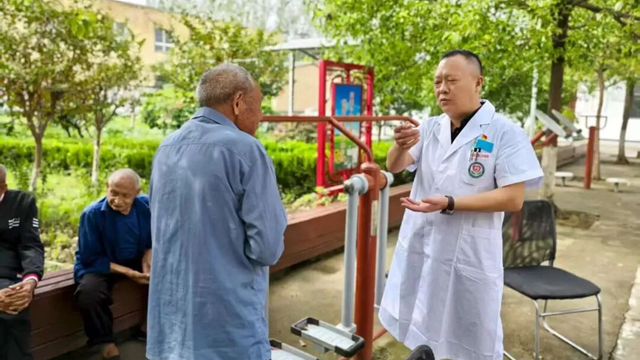 義診送健康——駐馬店市第二中醫(yī)院走進(jìn)劉閣鄉(xiāng)村敬老院