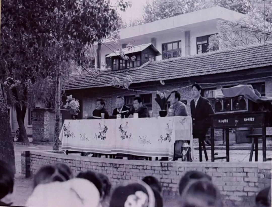  “六秩育幸福 桃李競芬芳”——喜迎駐馬店實(shí)驗(yàn)小學(xué)建校60周年