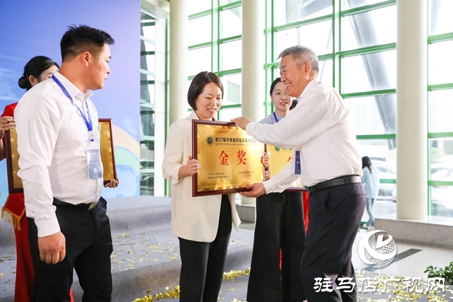 泌陽縣在第37屆中原畜牧業(yè)交易博覽會(huì)上榮獲兩項(xiàng)榮譽(yù)