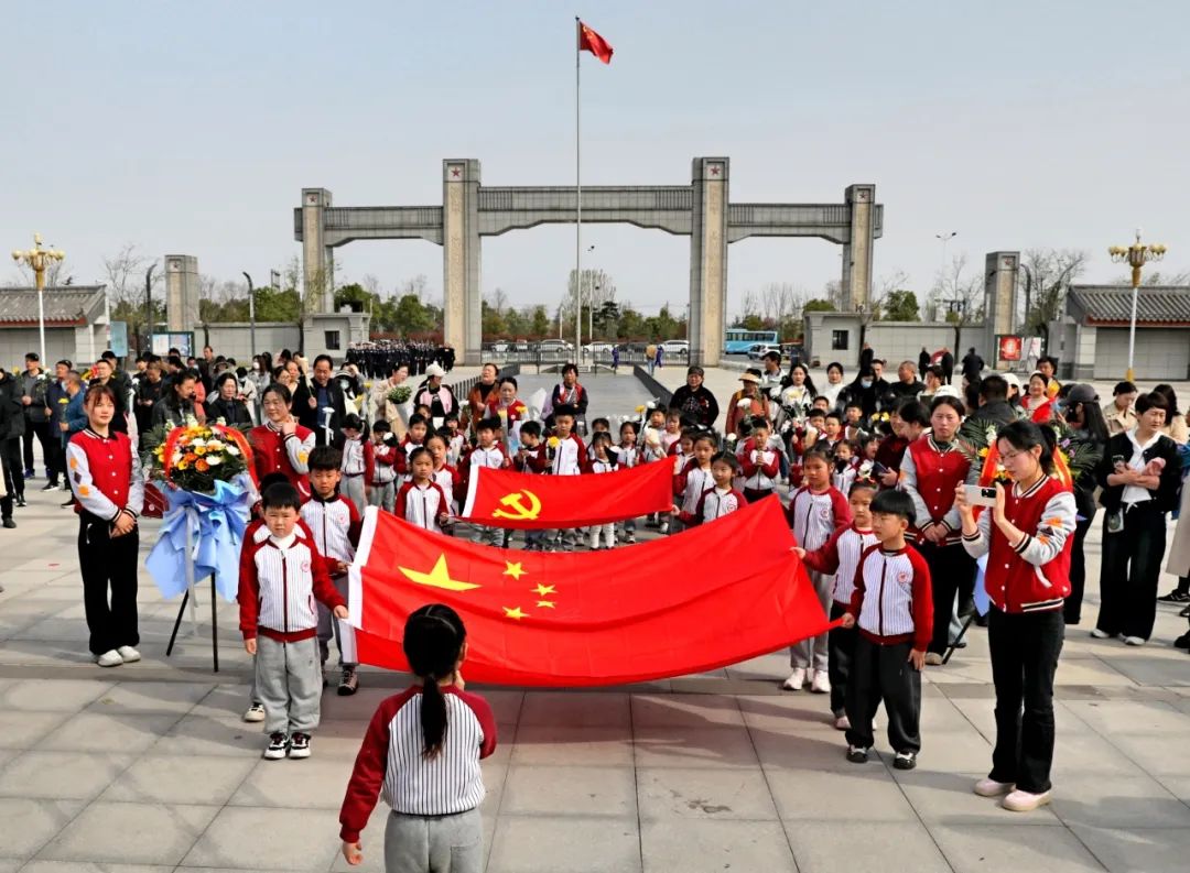 線上展｜銘記烽火鑄忠魂 藝韻傳薪頌英雄——駐馬店市紀(jì)念抗戰(zhàn)勝利80周年、楊靖宇將軍誕辰120周年美術(shù)書法攝影藝術(shù)展（五）