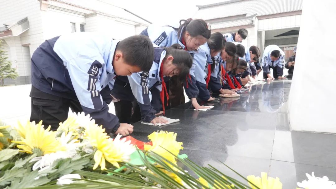 線上展｜銘記烽火鑄忠魂 藝韻傳薪頌英雄——駐馬店市紀(jì)念抗戰(zhàn)勝利80周年、楊靖宇將軍誕辰120周年美術(shù)書法攝影藝術(shù)展（五）