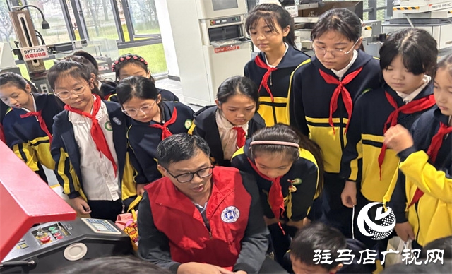 聚焦科普制造 感受科技魅力---- 第三十三小學(xué)參觀黃淮學(xué)院工程技術(shù)中心研學(xué)活動