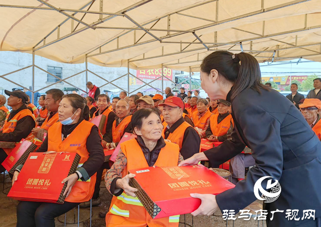正陽(yáng)縣多部門(mén)聯(lián)合慰問(wèn)環(huán)衛(wèi)工共慶中秋?