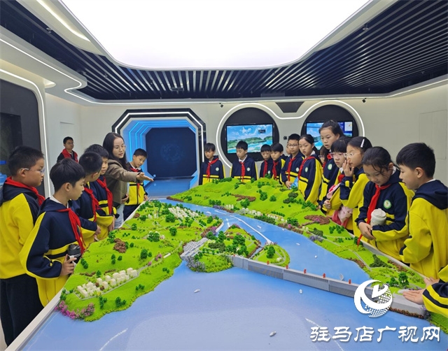  聚焦科普制造 感受科技魅力---- 第三十三小學(xué)參觀黃淮學(xué)院工程技術(shù)中心研學(xué)活動