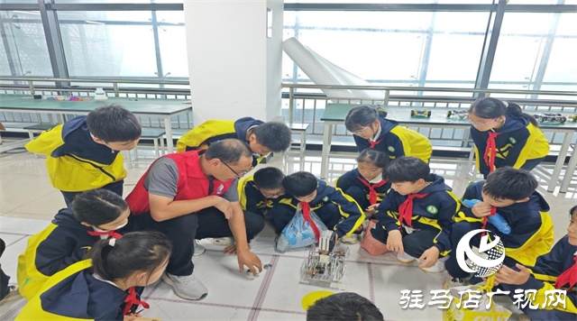  聚焦科普制造 感受科技魅力---- 第三十三小學(xué)參觀黃淮學(xué)院工程技術(shù)中心研學(xué)活動