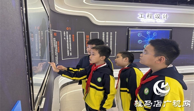  聚焦科普制造 感受科技魅力---- 第三十三小學(xué)參觀黃淮學(xué)院工程技術(shù)中心研學(xué)活動