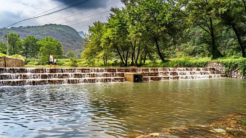 秋日秘境—駐馬店紅石崖竟藏著一道飛瀑流泉的仙境！