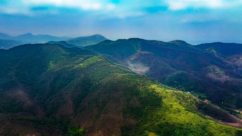 秋日秘境—駐馬店紅石崖竟藏著一道飛瀑流泉的仙境！