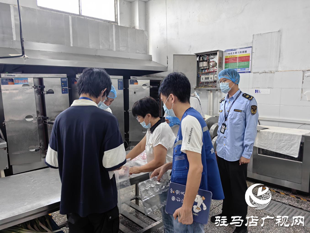 駐馬店市城鄉(xiāng)一體化示范區(qū)市場監(jiān)管分局開展校園及周邊食品安全專項(xiàng)抽檢
