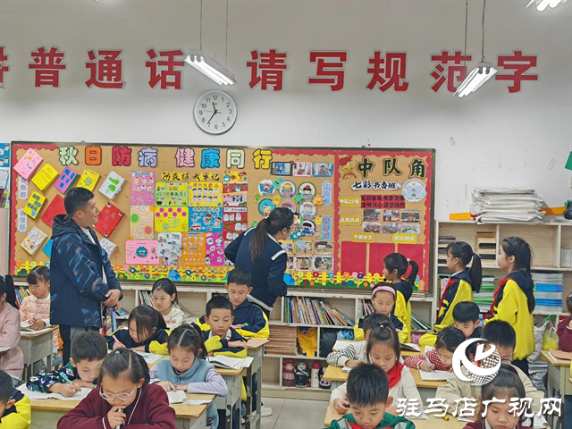  方寸之間展風(fēng)采，文化育人潤童心——駐馬店市第三十三小學(xué)開展班級文化建設(shè)評比活動