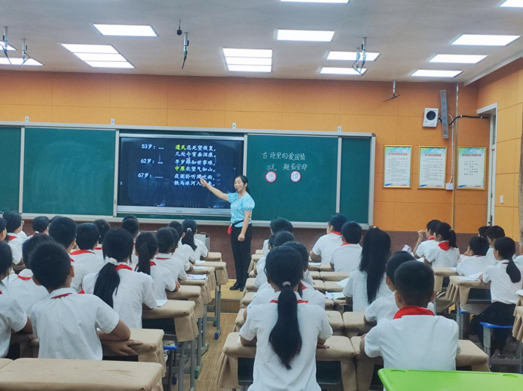 駐馬店市第三十三小學(xué)開展語文數(shù)學(xué)學(xué)科引領(lǐng)課活動