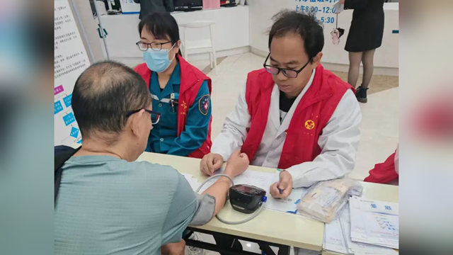 駐馬店市中醫(yī)院舉辦“全國暈厥日”義診活動