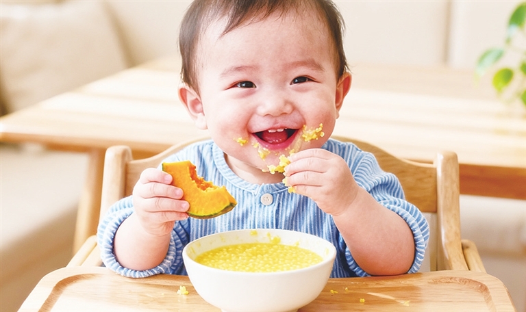 添加輔食 應從少到多、從稀到稠