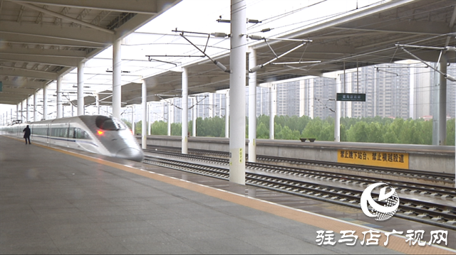  駐馬店西站詳解候補購票服務(wù) 助力雙節(jié)旅客安心出行