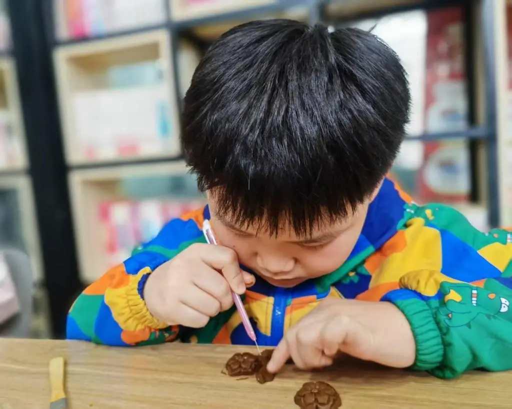 探秘非遺蓍草 傳承天中文脈 | 駐馬店市圖書館舉辦非遺蓍草手工制作活動