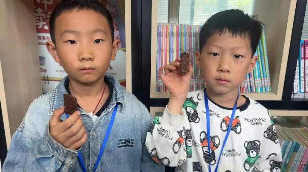 探秘非遺蓍草 傳承天中文脈 | 駐馬店市圖書館舉辦非遺蓍草手工制作活動