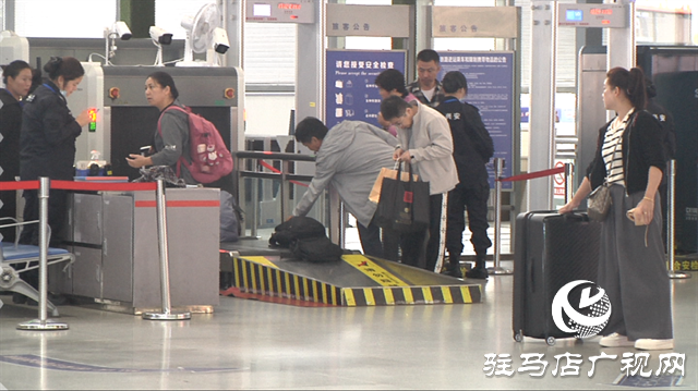  駐馬店西站詳解候補購票服務(wù) 助力雙節(jié)旅客安心出行