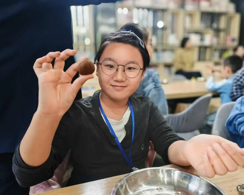探秘非遺蓍草 傳承天中文脈 | 駐馬店市圖書館舉辦非遺蓍草手工制作活動