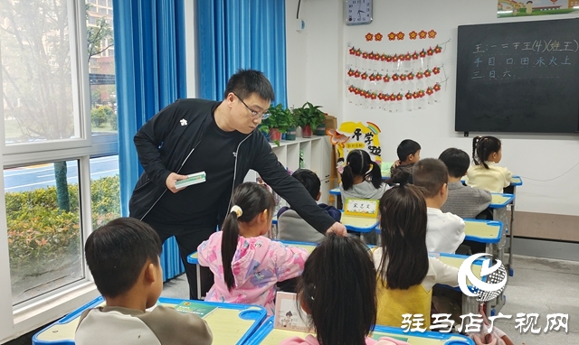 西平柏城司法所進實驗小學開展普法教育