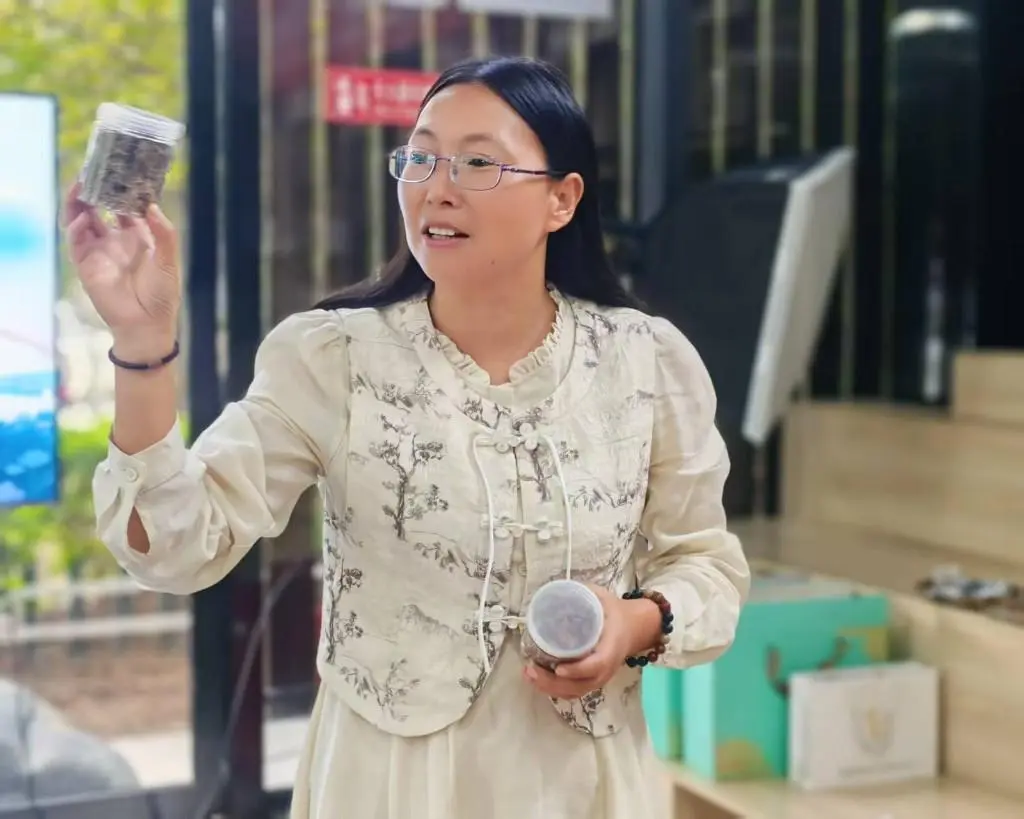 探秘非遺蓍草 傳承天中文脈 | 駐馬店市圖書館舉辦非遺蓍草手工制作活動