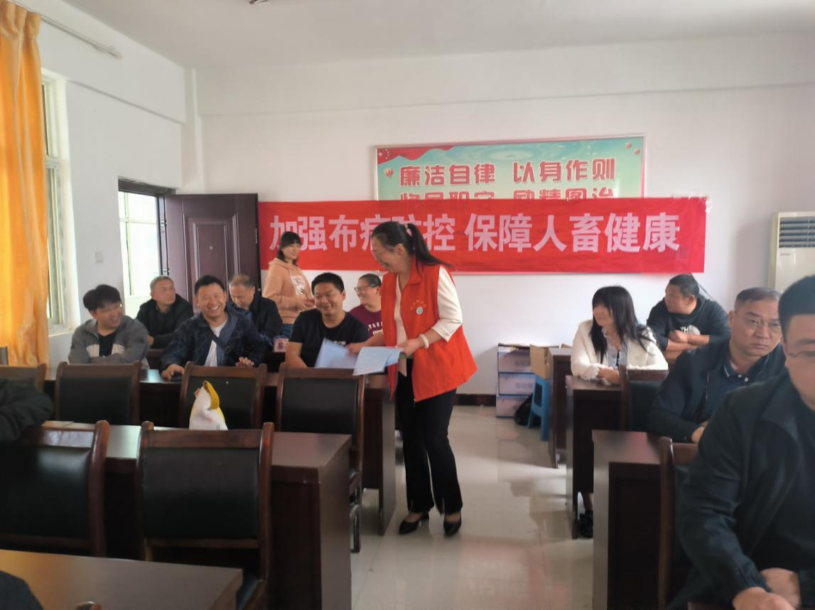 駐馬店市首席科普專家朱鳳霞、陶順啟授課 為布病等人畜共患病防控“強(qiáng)技賦能”