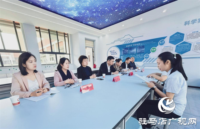  聚焦課堂促提升 專家引領助成長 ——市教育教研專家在駐馬店經濟開發(fā)區(qū)金雀路小學開展聽評課活動