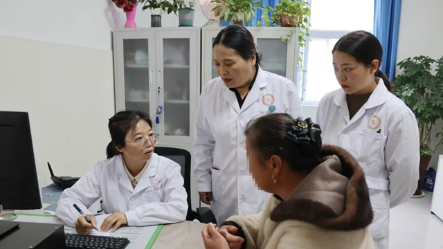  “聚焦織網(wǎng) 同質(zhì)發(fā)展”駐馬店市中心醫(yī)院專家團(tuán)走進(jìn)新蔡縣中醫(yī)院