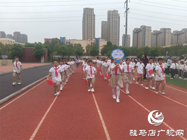  經(jīng)濟(jì)開發(fā)區(qū)金雀路小學(xué)舉行“揚(yáng)少年風(fēng)貌 展隊(duì)列英姿”隊(duì)列隊(duì)形展示活動