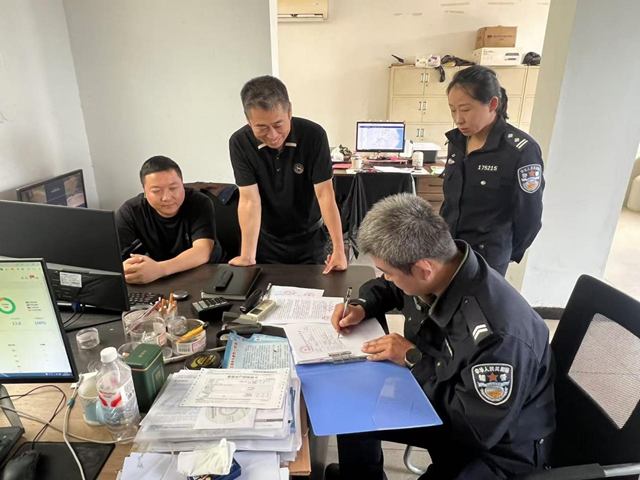 駐馬店市城鄉(xiāng)一體化示范區(qū)交警大隊開展節(jié)前安全隱患排查