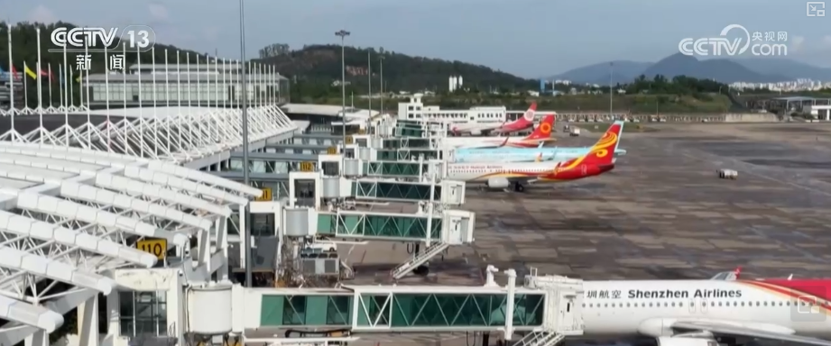雙節(jié)同慶！中外旅客跨境游走旺 全國(guó)口岸迎出入境高峰