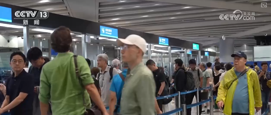 雙節(jié)同慶！中外旅客跨境游走旺 全國(guó)口岸迎出入境高峰