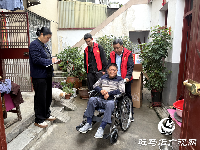 確山縣盤龍街道生產(chǎn)街社區(qū)：輪椅撐起出行路 社區(qū)關(guān)愛潤(rùn)殘心