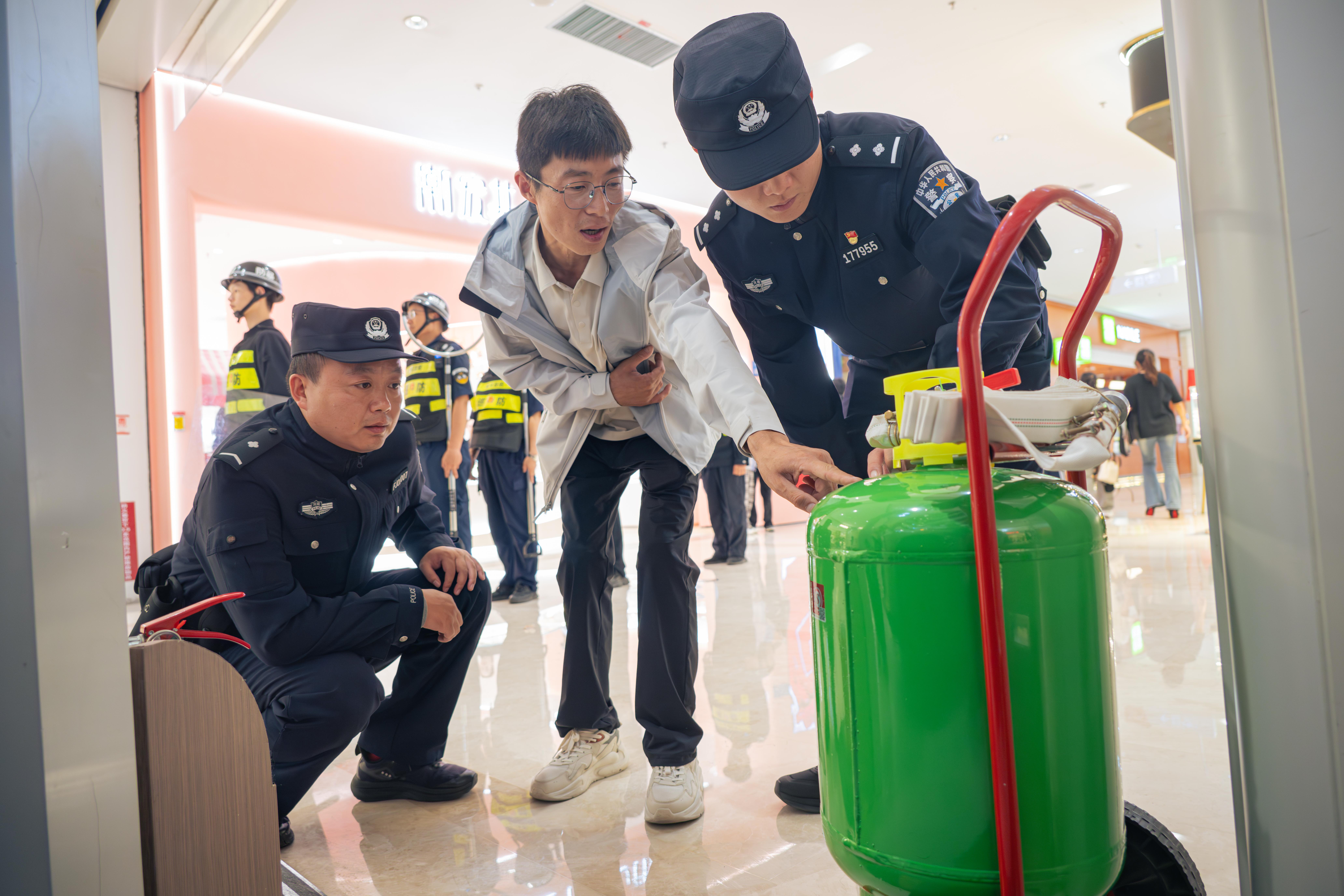 開發(fā)區(qū):國慶“警色”濃，忠誠護(hù)平安