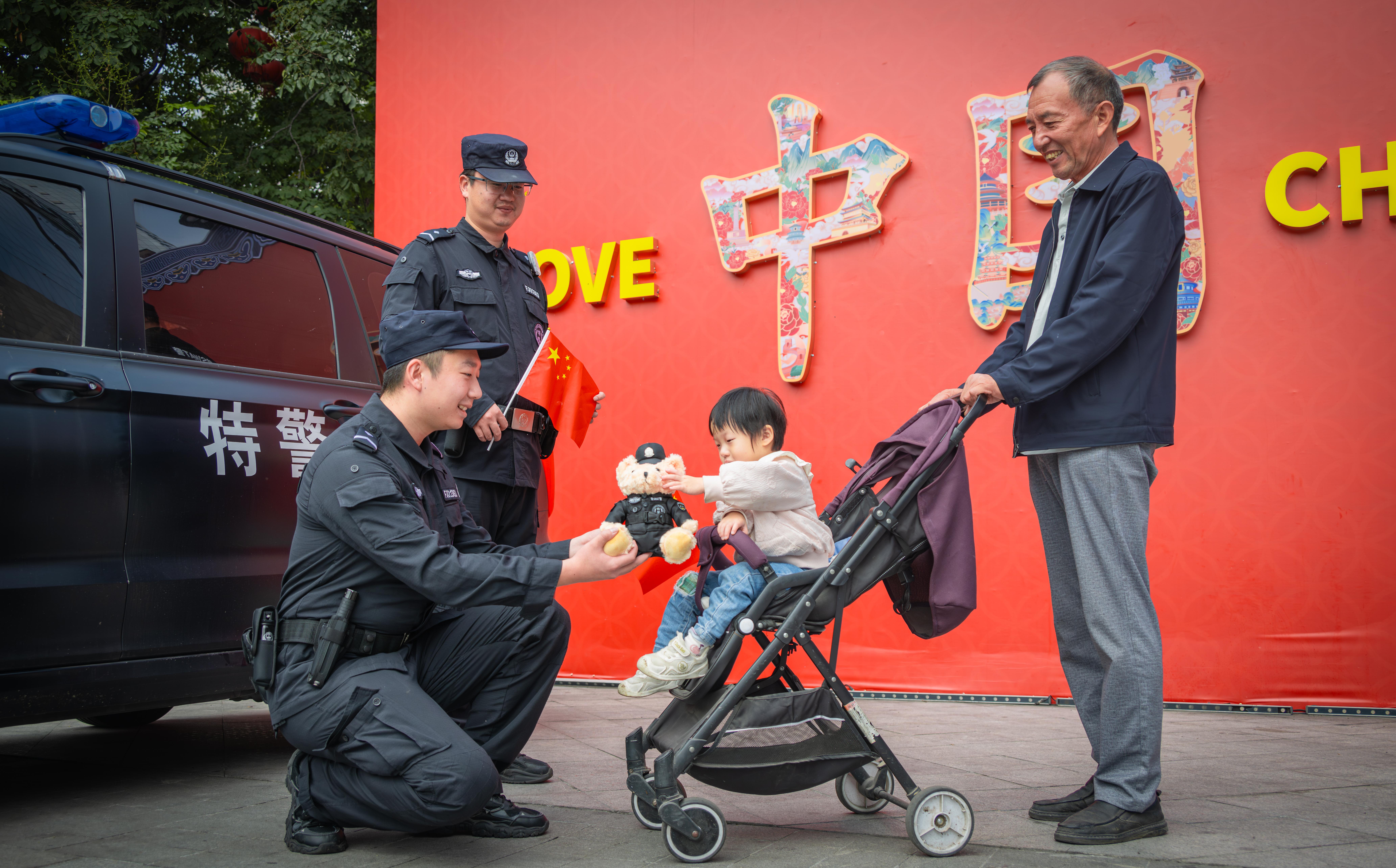 開發(fā)區(qū):國慶“警色”濃，忠誠護(hù)平安