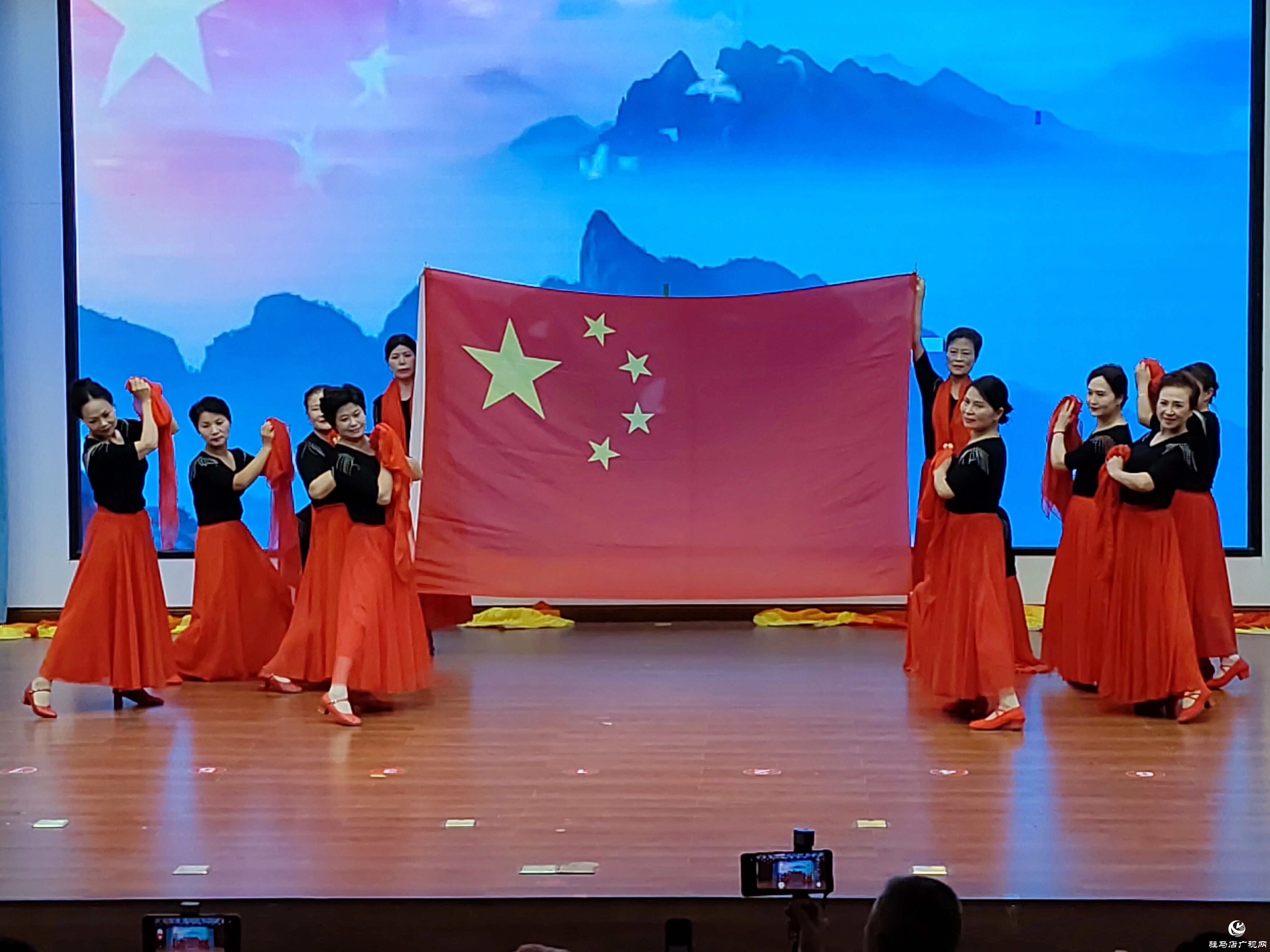 正陽縣：載歌載舞迎國(guó)慶 歡天喜地慶佳節(jié)
