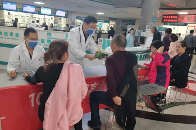 健康體重 理想血壓：駐馬店市第一人民醫(yī)院開展全國(guó)高血壓日義診活動(dòng)