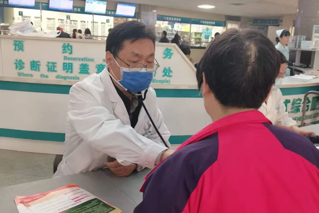 健康體重 理想血壓：駐馬店市第一人民醫(yī)院開展全國高血壓日義診活動(dòng)