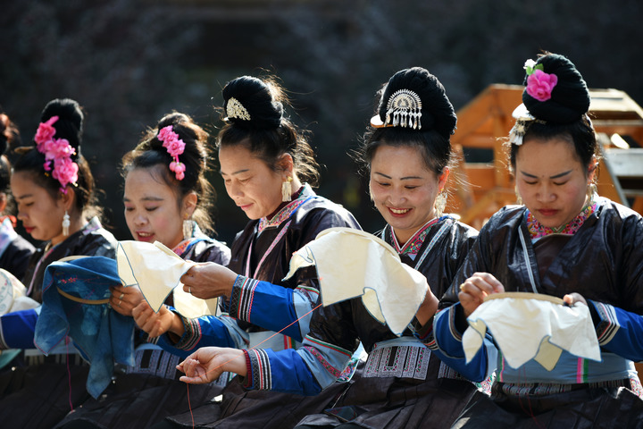 “每一位婦女都是時代的書寫人、追夢的奮斗者”——以習(xí)近平同志為核心的黨中央引領(lǐng)推動新時代婦女事業(yè)發(fā)展和婦聯(lián)工作紀(jì)實