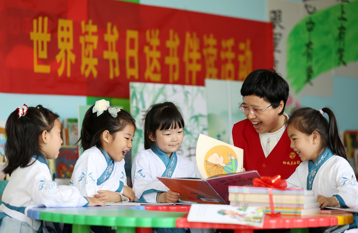 &ldquo;每一位婦女都是時代的書寫人、追夢的奮斗者&rdquo;&mdash;&mdash;以習(xí)近平同志為核心的黨中央引領(lǐng)推動新時代婦女事業(yè)發(fā)展和婦聯(lián)工作紀實