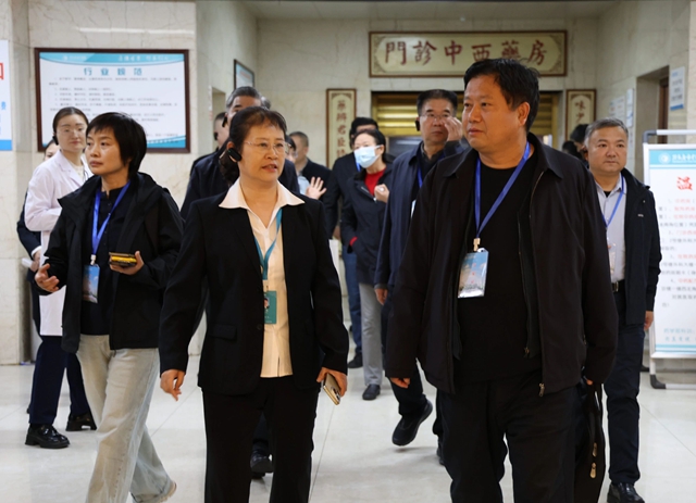 河南省中醫(yī)藥發(fā)展專項(xiàng)調(diào)研團(tuán)蒞臨駐馬店市中醫(yī)院調(diào)研指導(dǎo)